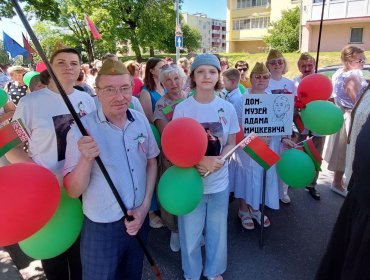 Участие в торжественном театрализованном шествии поколений 