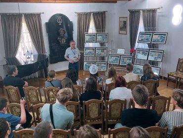 В День Независимости Республики Беларусь студенты-первокурсники исторического факультета Белорусского государственного университета совершили увлекательную экскурсию в Дом-музей Адама Мицкевича.